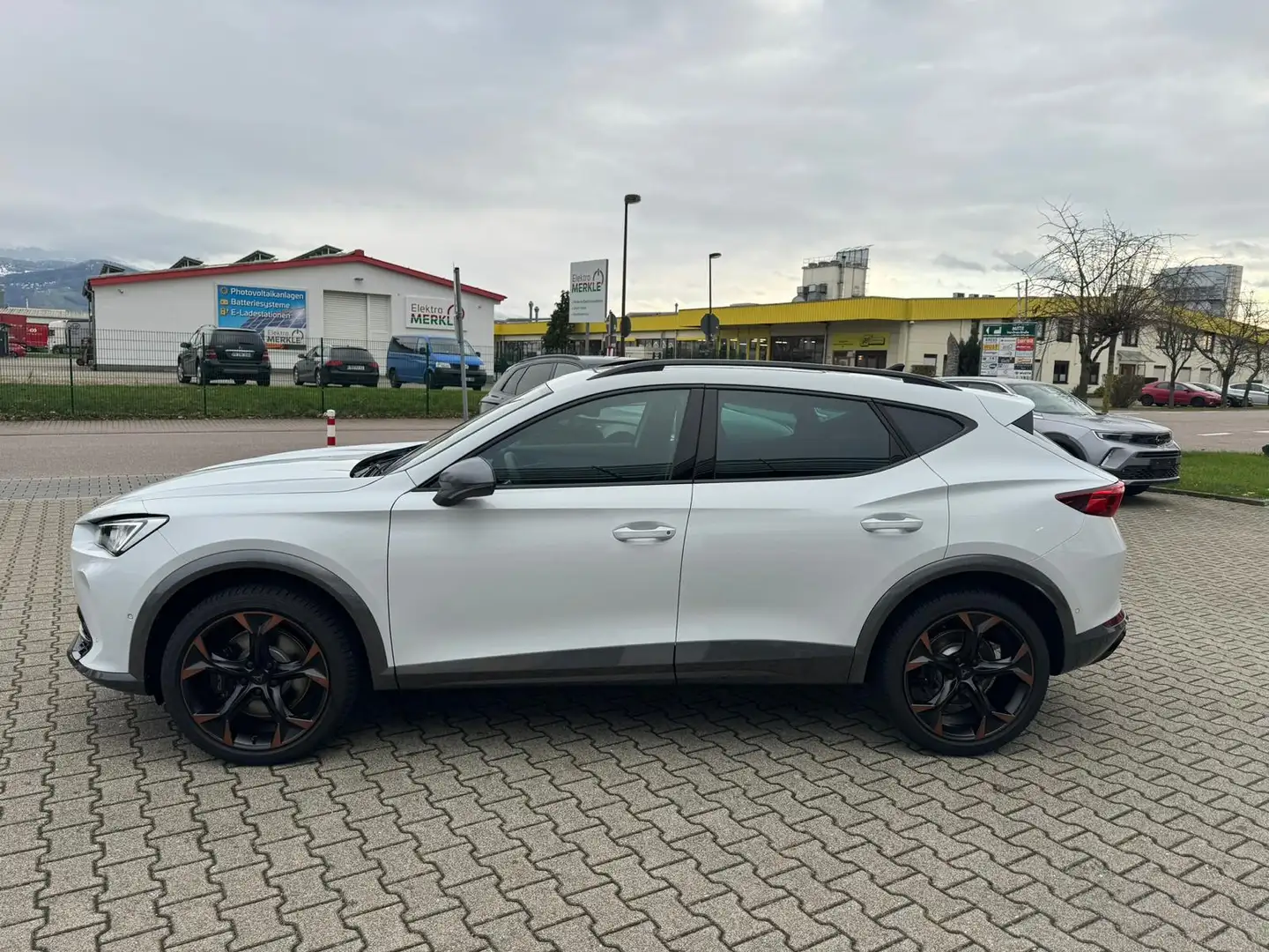 CUPRA Formentor 2.0 TSI VZ *Navi*LED*ACC*Pano*Beats* Wit - 2