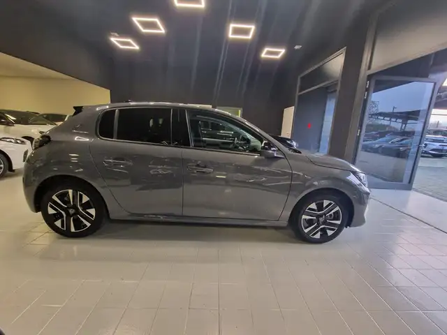 Peugeot 208 view 8