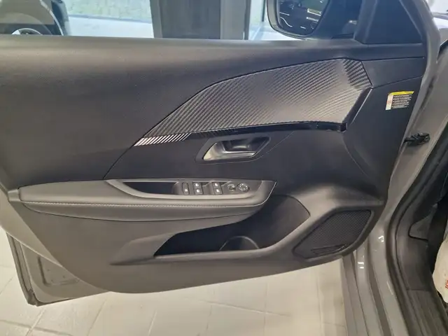 Peugeot 208 view 10