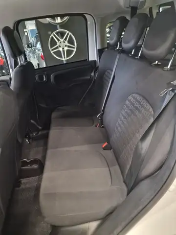 Peugeot 208 view 17