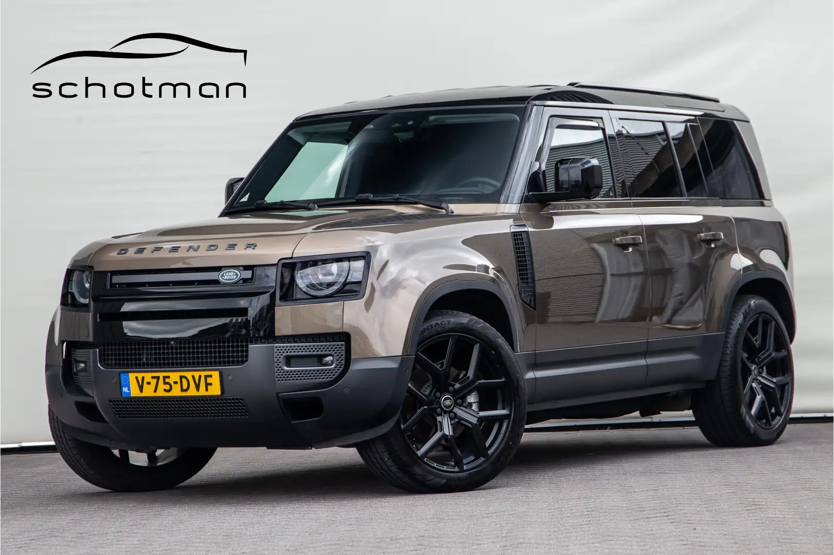 Land Rover Defender 3.0 D250 110 Grijs Kenteken, Luchtvering, Trekhaak Bruin - 1