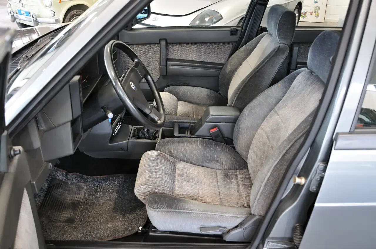 Alfa Romeo 75 2.0i Twin Spark CRS RIAR targa MI, foto 10