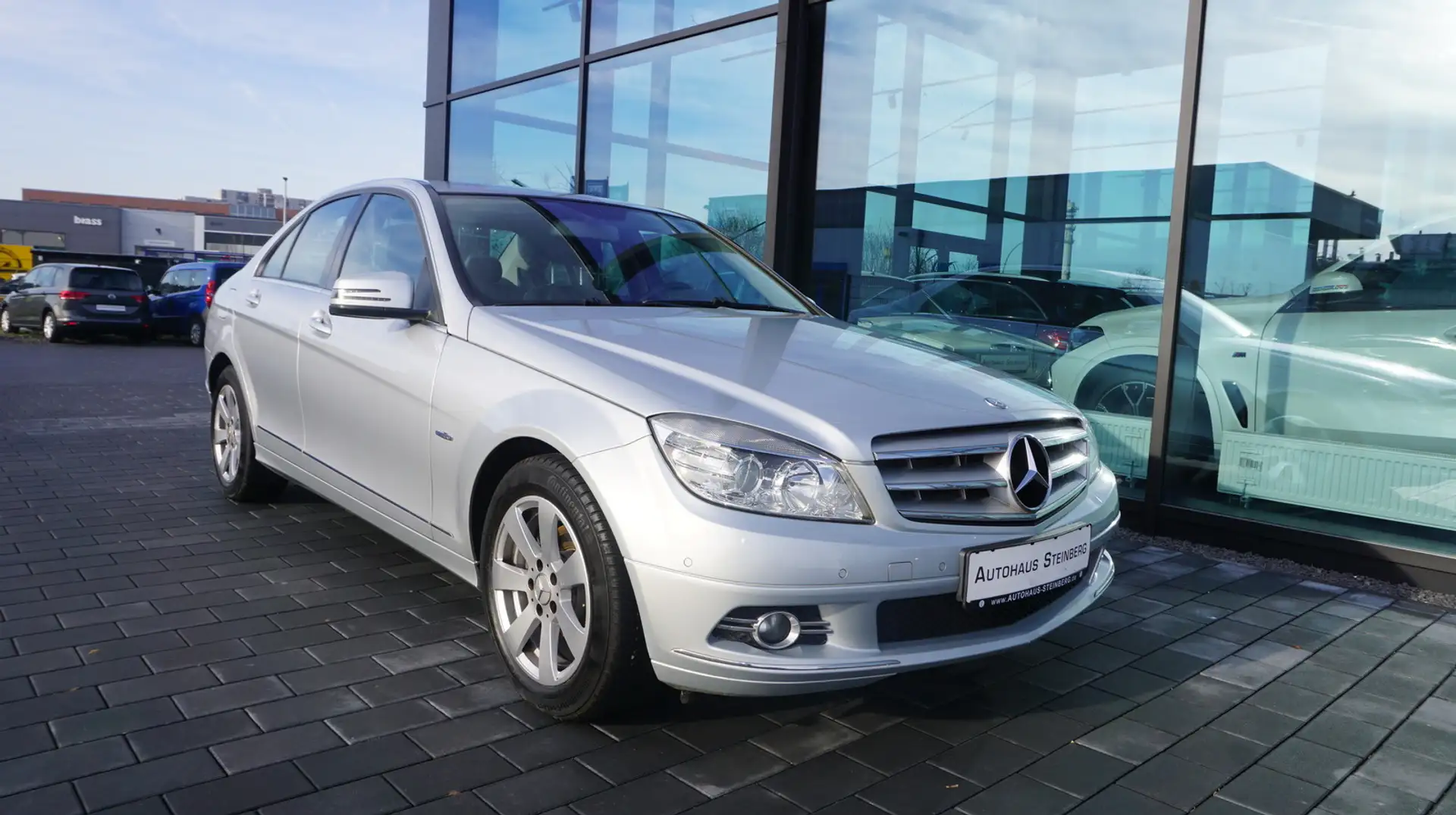 Mercedes-Benz C 180 CGI BlueEfficiency AUTOMATIK+SHZ+TEMPOMAT+ Silber - 1