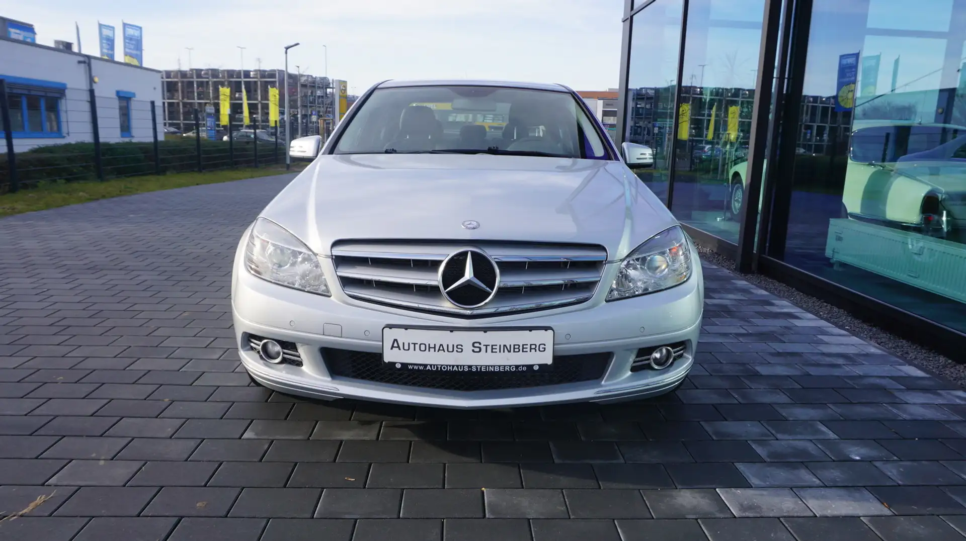 Mercedes-Benz C 180 CGI BlueEfficiency AUTOMATIK+SHZ+TEMPOMAT+ Silber - 2