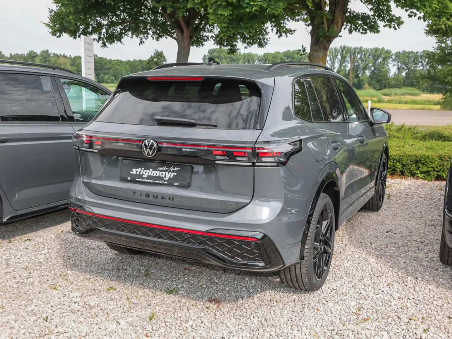 Volkswagen Tiguan R-Line 1,5 l eHybrid OPF Kamera+Navi+20´ Grau - 2