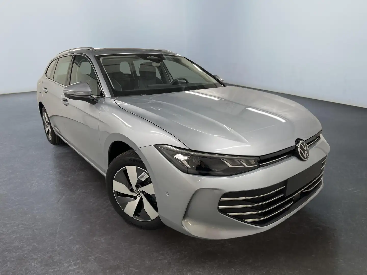 Volkswagen Passat Variant Business 1.5 eTSI 150PS/110kW DSG7 2025 +17" Bo... Silber - 1