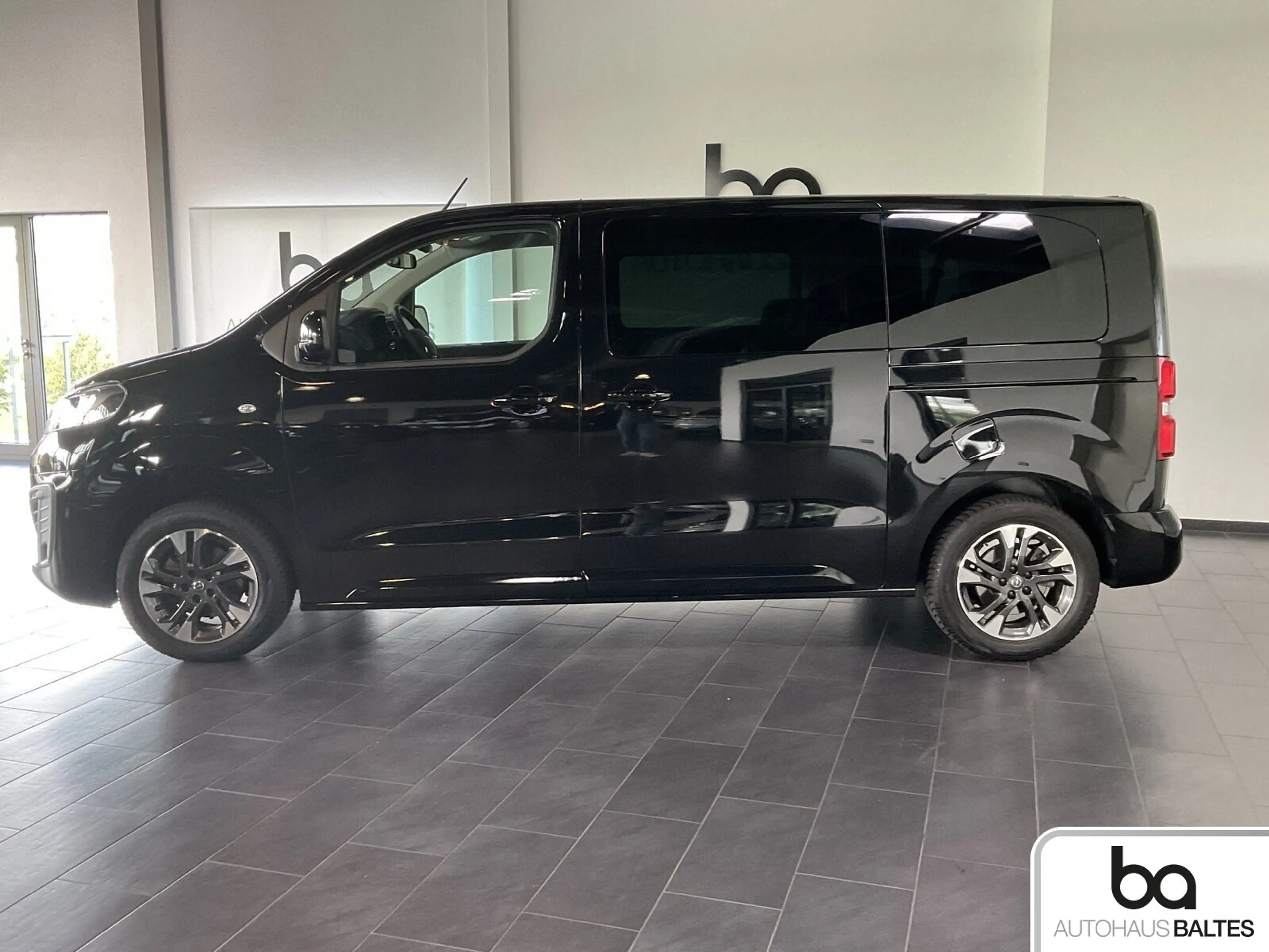Opel Zafira Life Zafira Life 2.0 D M Edition 8Si/Xenon/Navi/FahrA — photo 3