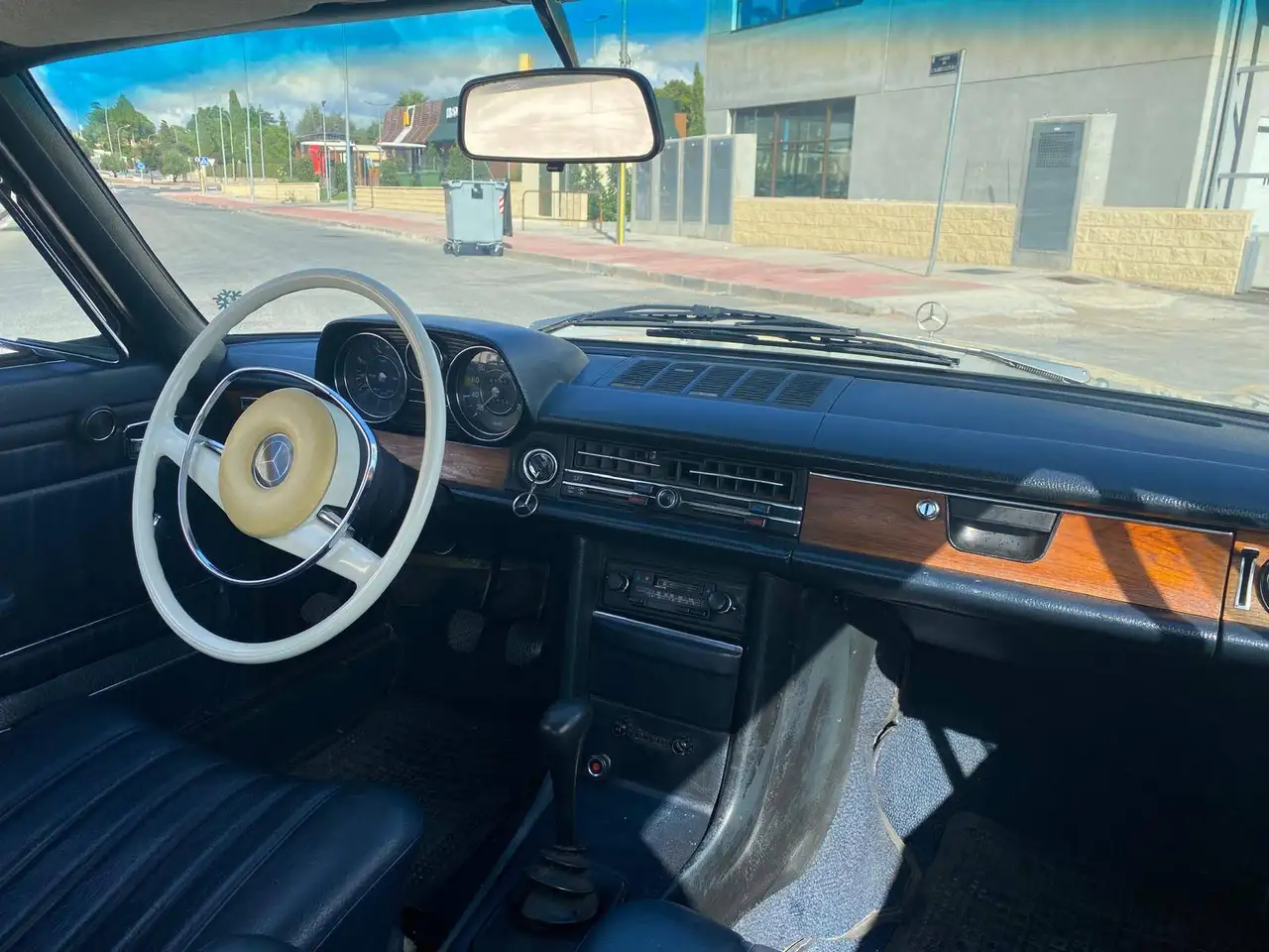 Mercedes-Benz W 114/115 Strich-Acht 250CE, foto 10