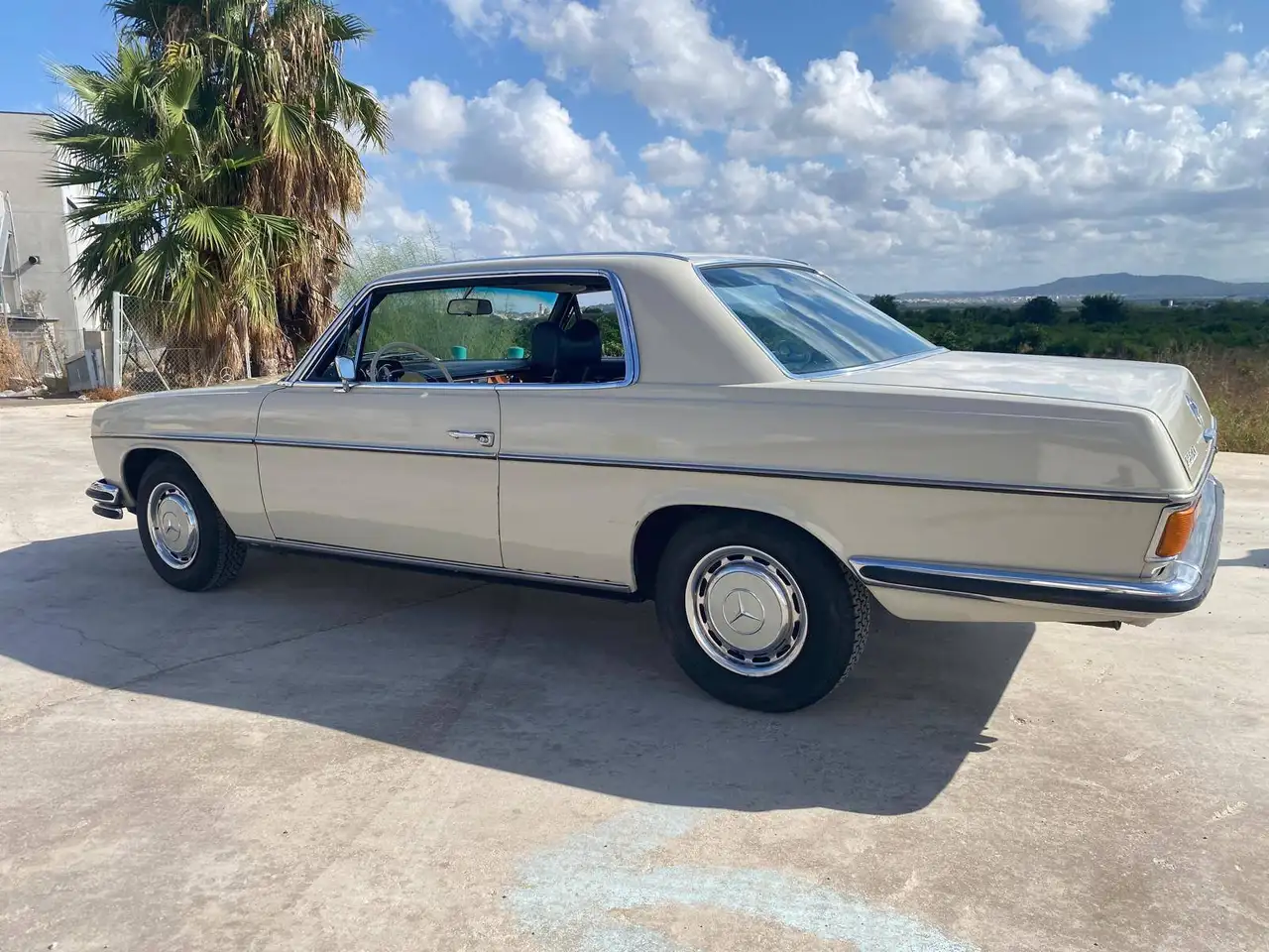 Mercedes-Benz W 114/115 Strich-Acht 250CE, foto 2