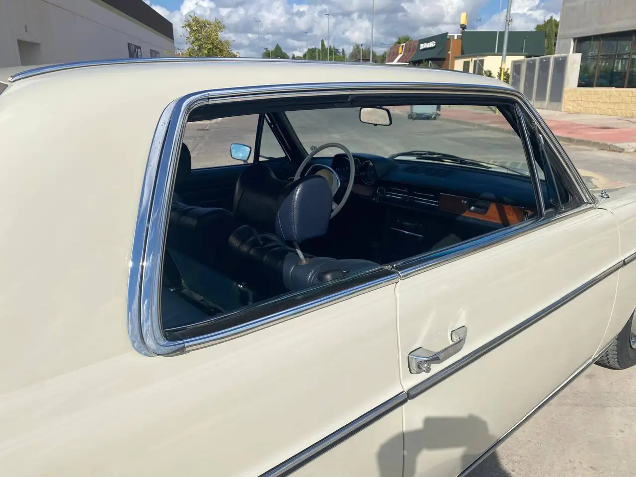Mercedes-Benz W 114/115 Strich-Acht 250CE, foto 6