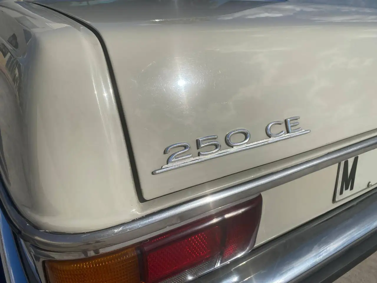 Mercedes-Benz W 114/115 Strich-Acht 250CE, foto 8