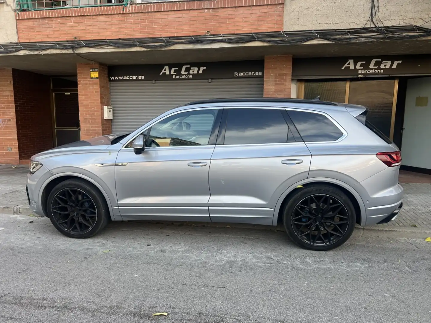 Volkswagen Touareg 3.0TDI V6 R-Line Tiptronic 4Motion 210kW Zilver - 1