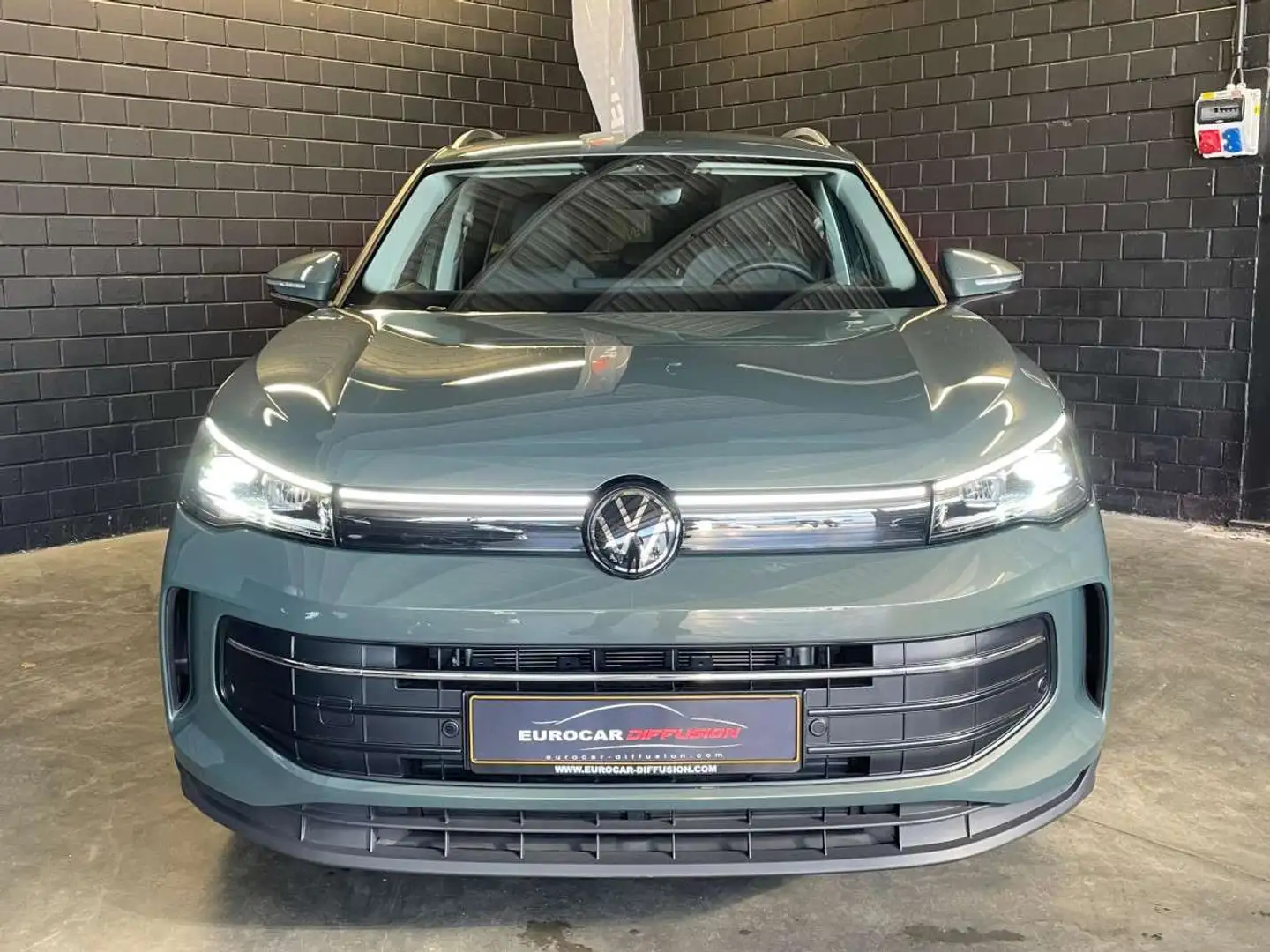 Volkswagen Tiguan Life 2.0 TDI 150CV DSG7 ** Attelage ** Vert - 2