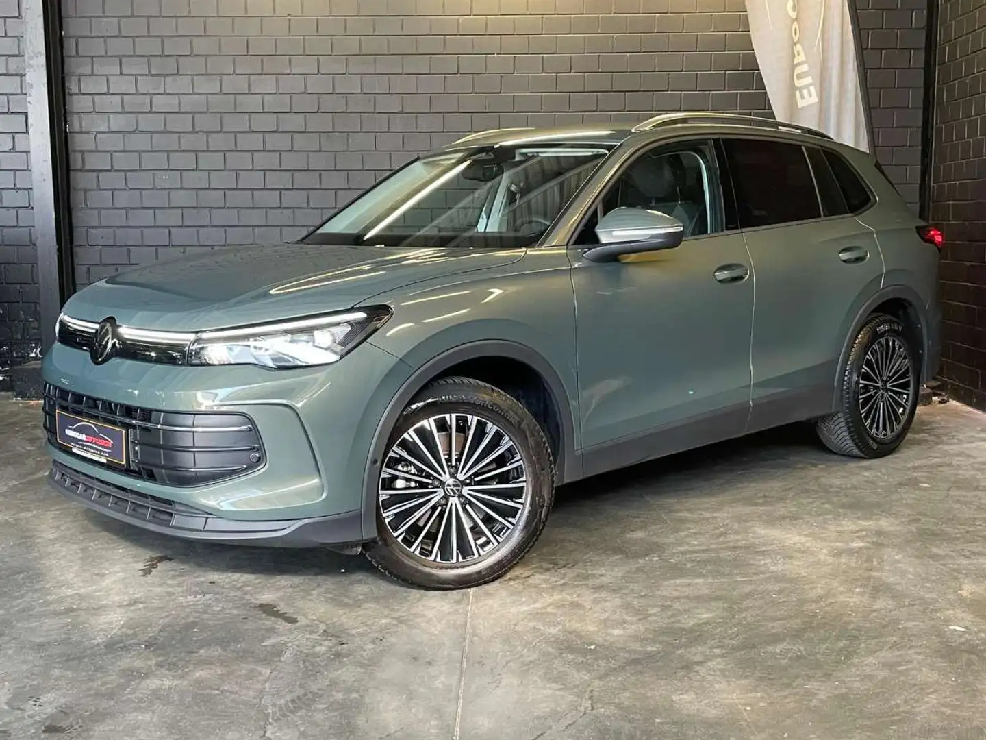 Volkswagen Tiguan Life 2.0 TDI 150CV DSG7 ** Attelage ** Vert - 1