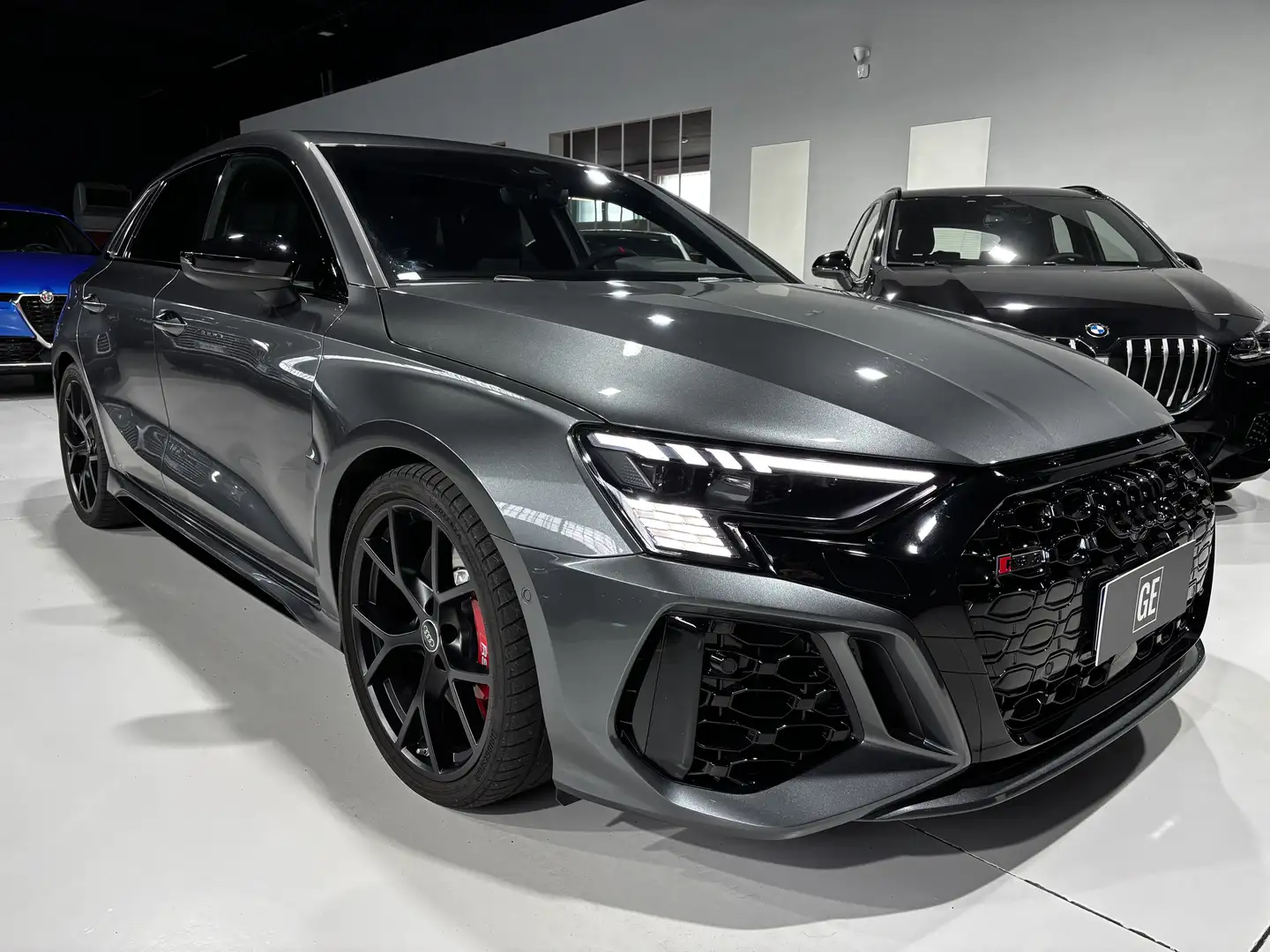 Audi RS3 Sportback 2.5 tfsi quattro s-tronic Grijs - 2