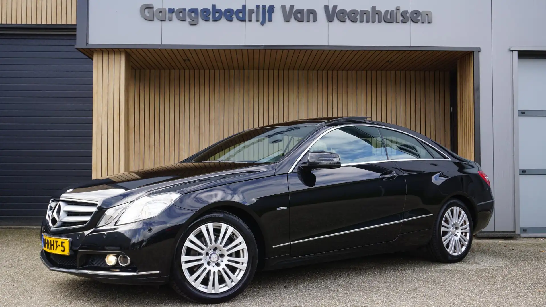 Mercedes-Benz E 200 Coupé CGI 184pk Elegance Pano.Dak Trekhaak 17inch Zwart - 1