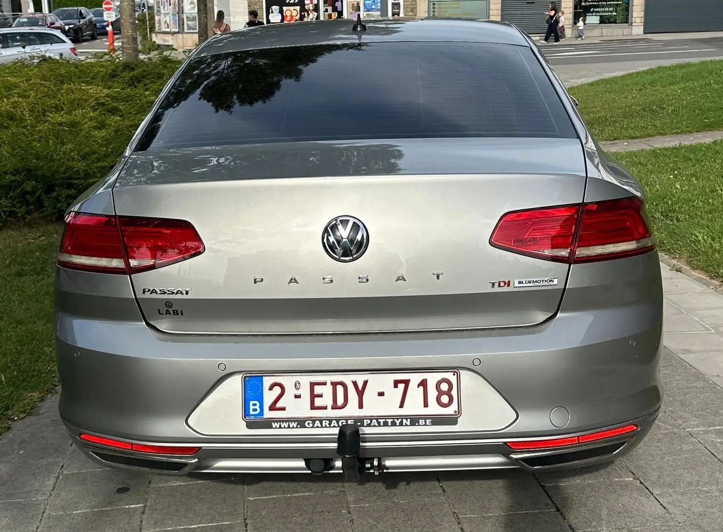 Volkswagen Passat 1.6 TDI 120 BlueMotion Technology R-line - 2