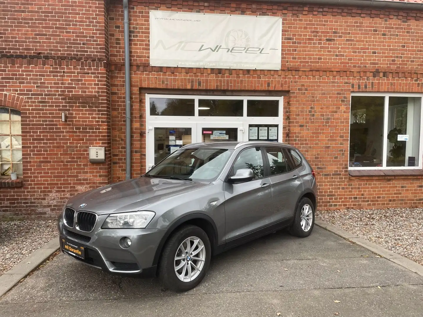 BMW X3 xDrive 20 d AHK+SHZ Bremse neu Grau - 1