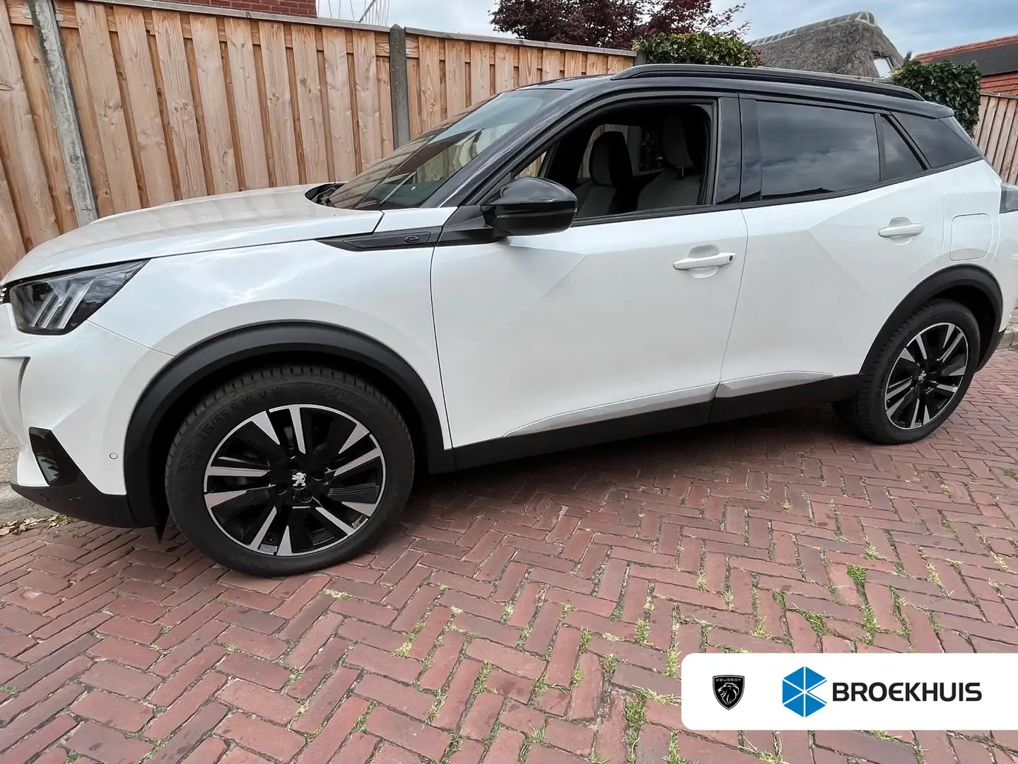 Peugeot e-2008 EV GT 50 kWh | Achterbank in delen neerklapbaar | Wit - 1
