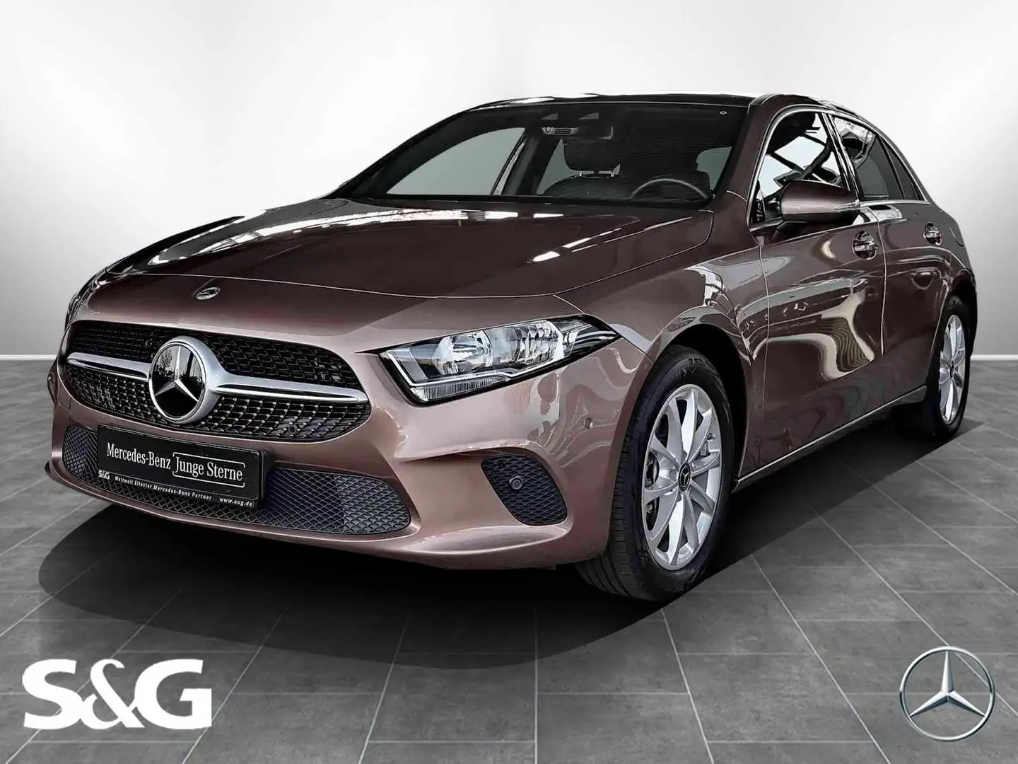 Mercedes-Benz A 250 e PANO+DISTRONIC+MEMORY+CARPLAY+MBUX+17" Bronze - 1