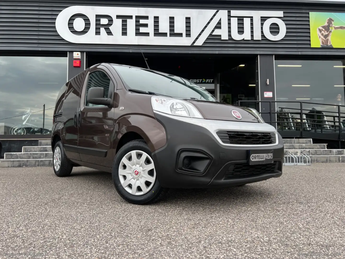Fiat Fiorino 1.3 MJT 95CV Cargo SX + IVA Gris - 1