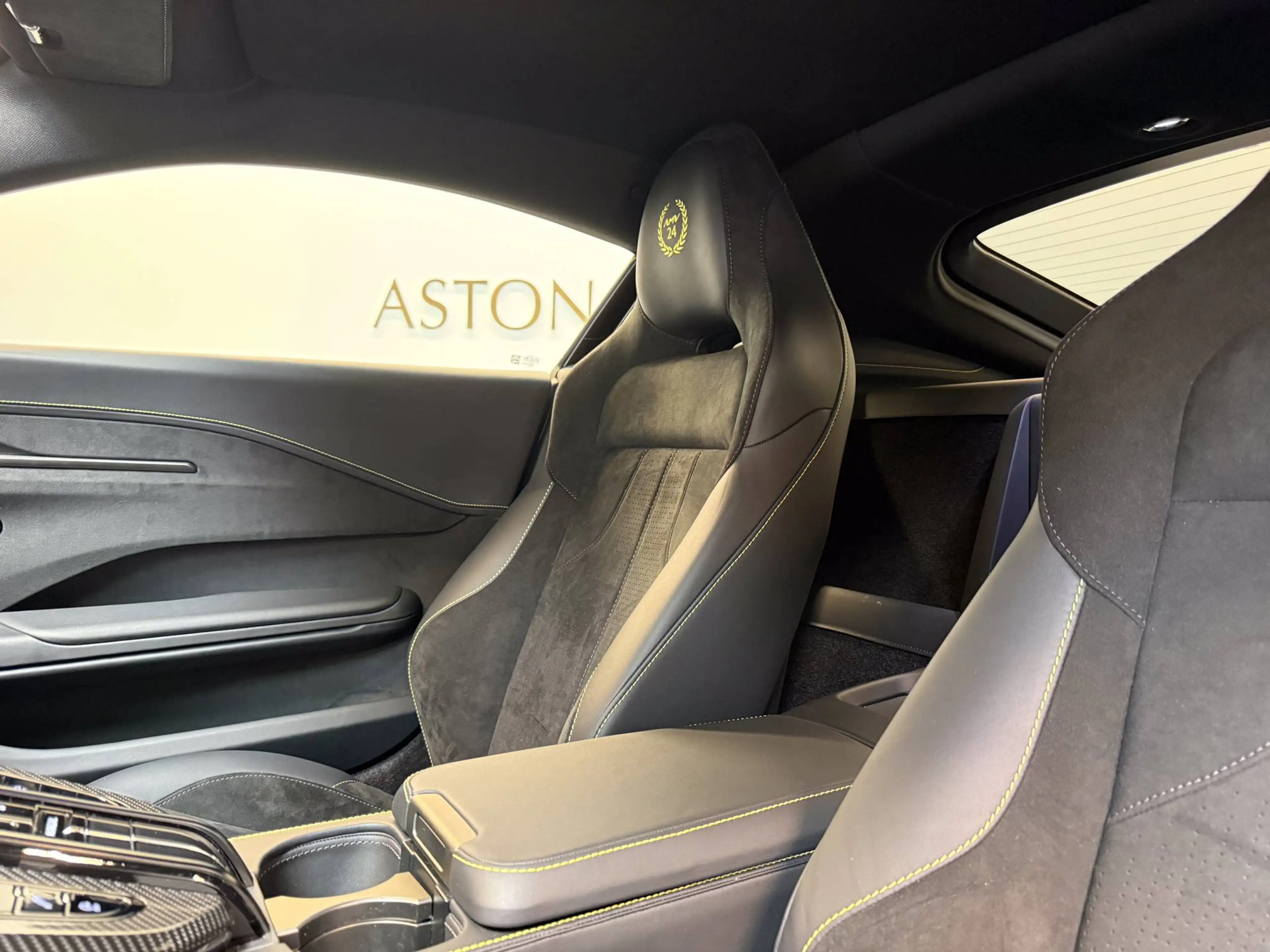 Aston Martin Vantage Coupe AMV24 | 1 OF 24 — photo 13