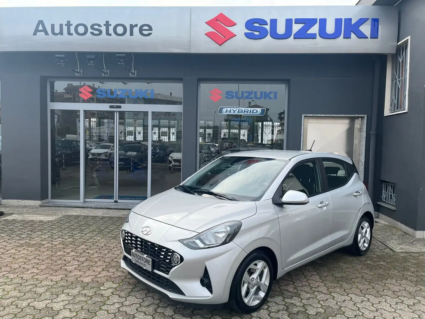 Hyundai i10 i10 1.0 BENZINA CONNECTLINE Argento - 1