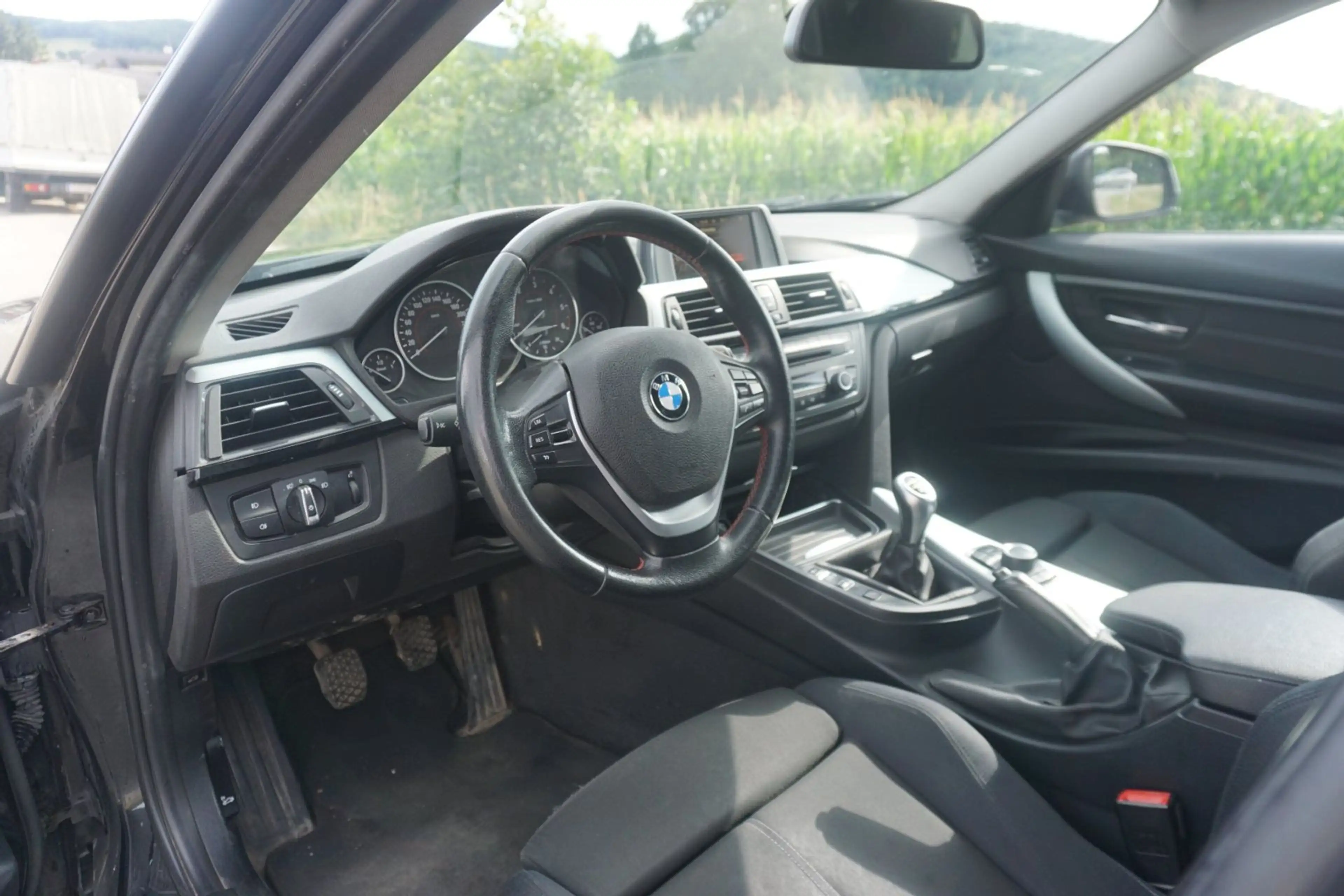 BMW 316 d Touring — photo 14