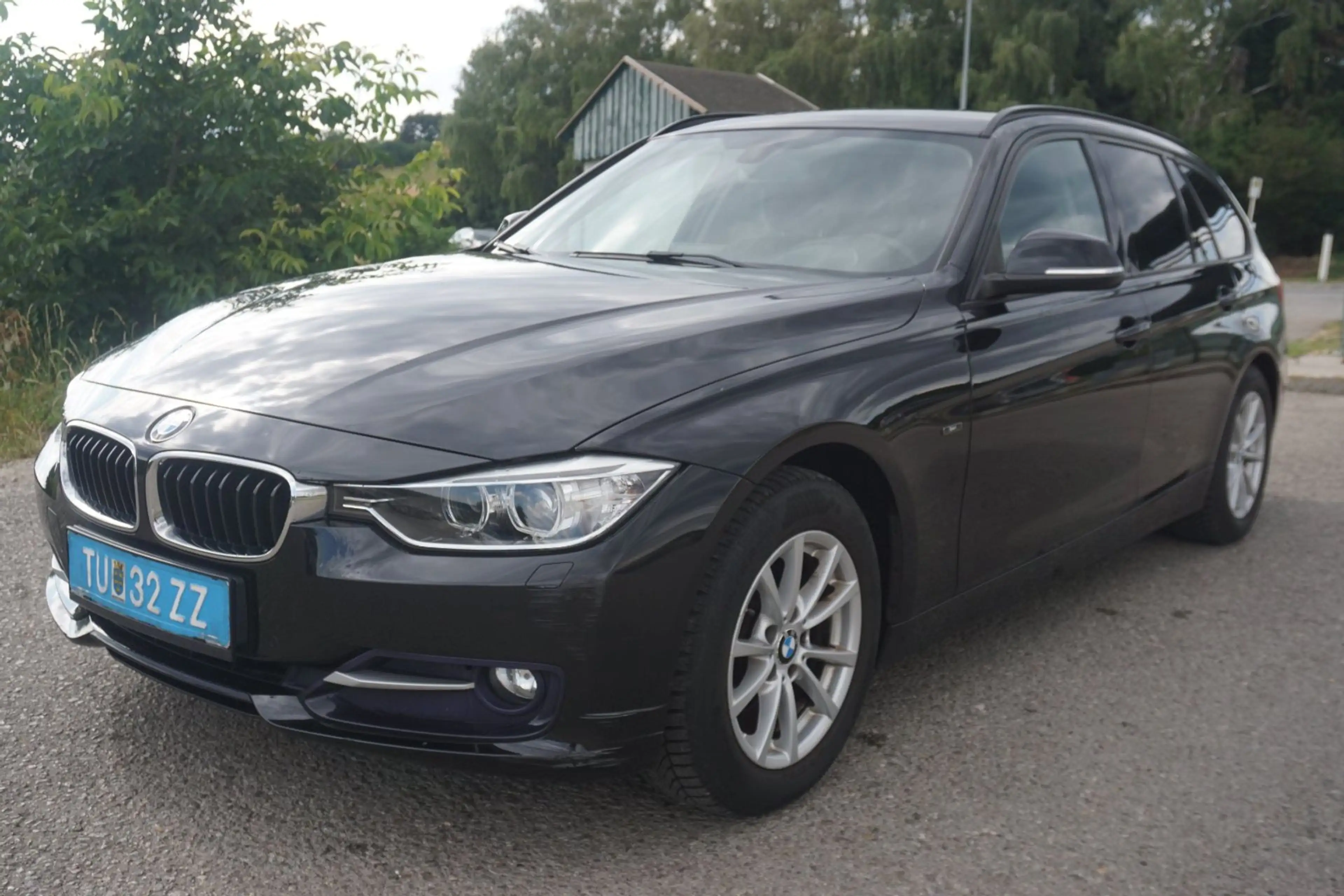 BMW 316 d Touring — photo 2