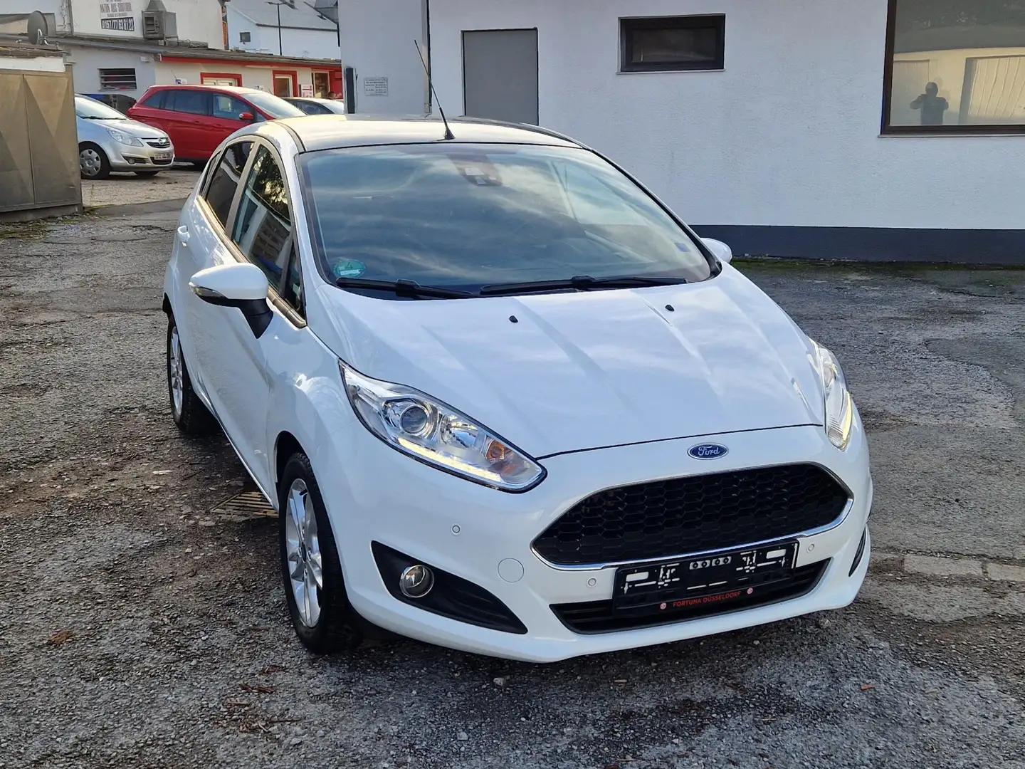 Ford Fiesta Celebration AUTOMATIK Blanc - 2