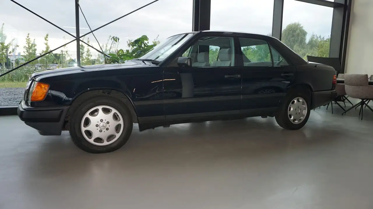 Mercedes-Benz E 260 OLDTIMER H-KENNZEICHEN+SCHECKHEFT+ESSD+TEM, foto 7