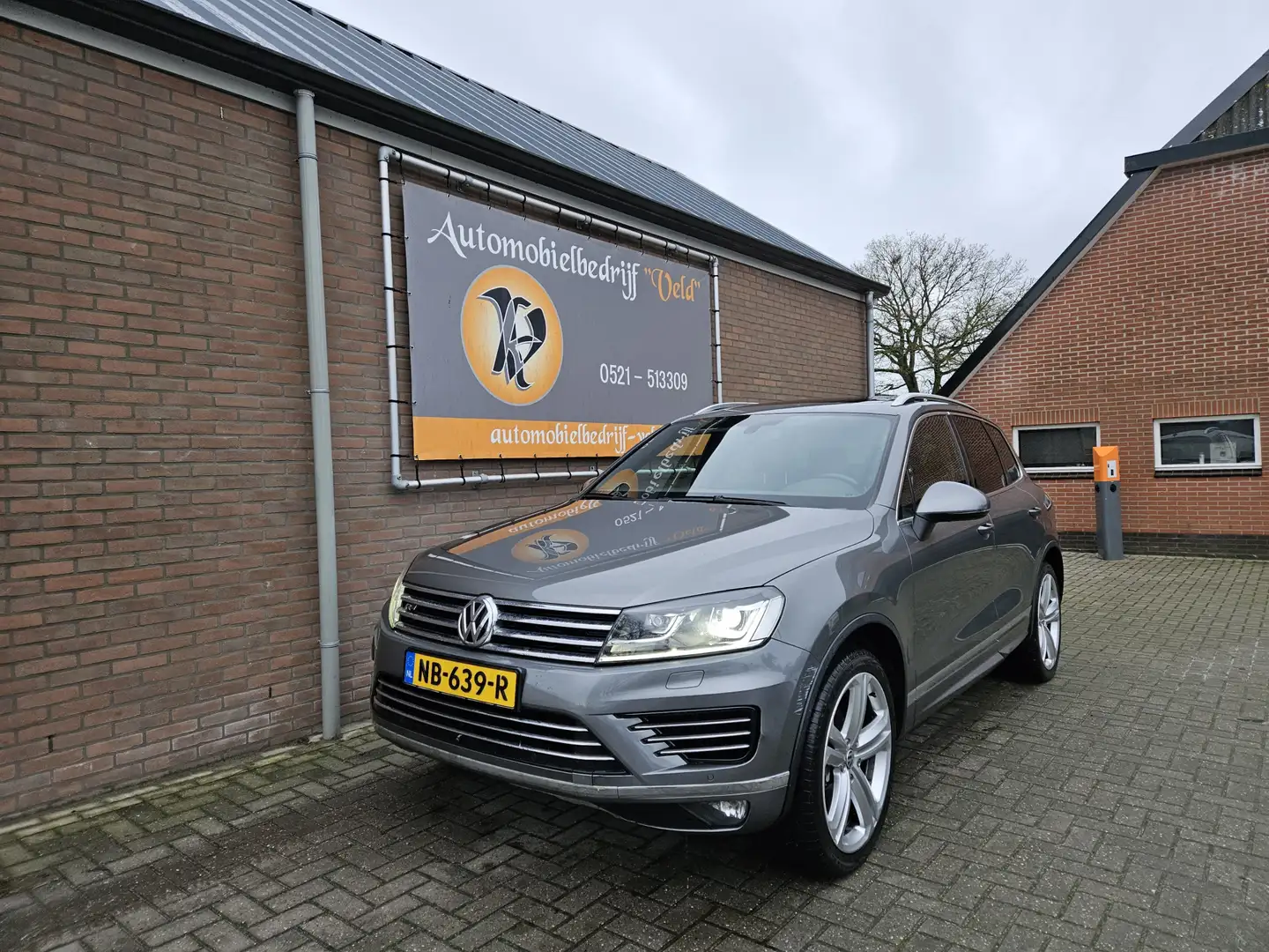 Volkswagen Touareg 3.0 TDI R-line (prijs is ex btw en bpm) Gris - 1