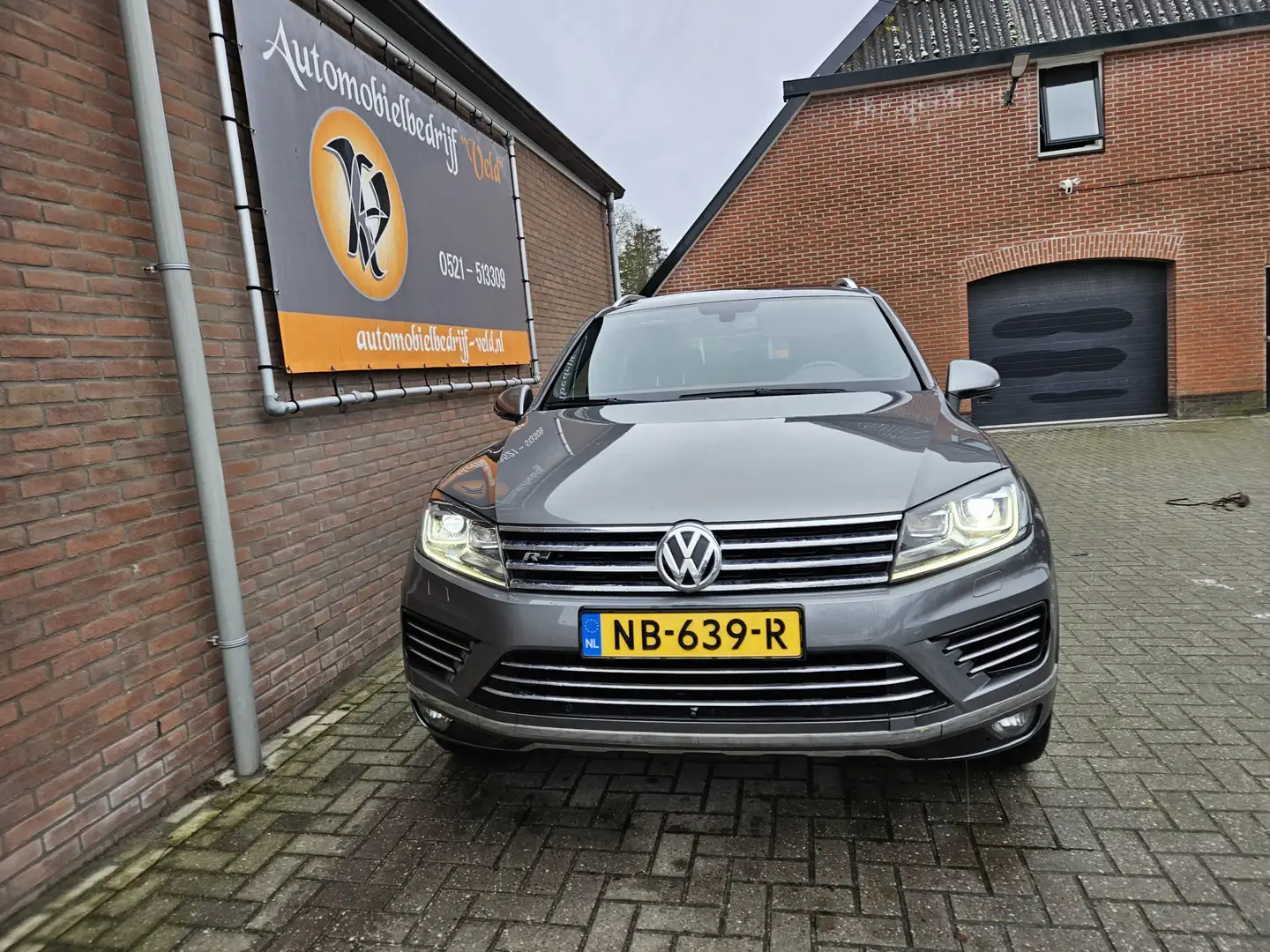 Volkswagen Touareg 3.0 TDI R-line (prijs is ex btw en bpm) Gris - 2