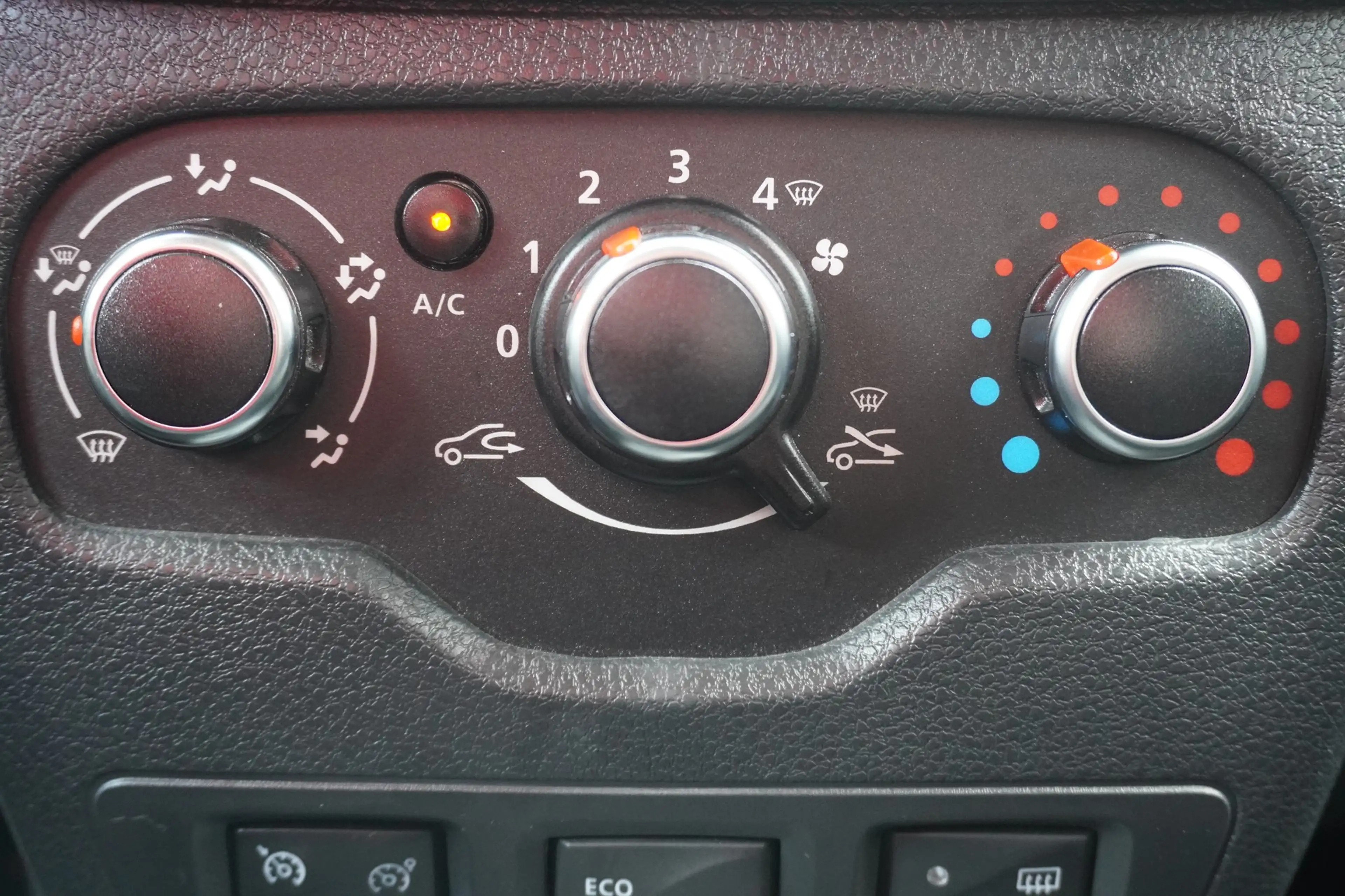 Dacia Lodgy 1.6 SCe Comfort Tempomat AHK PDC Klima USB — photo 14