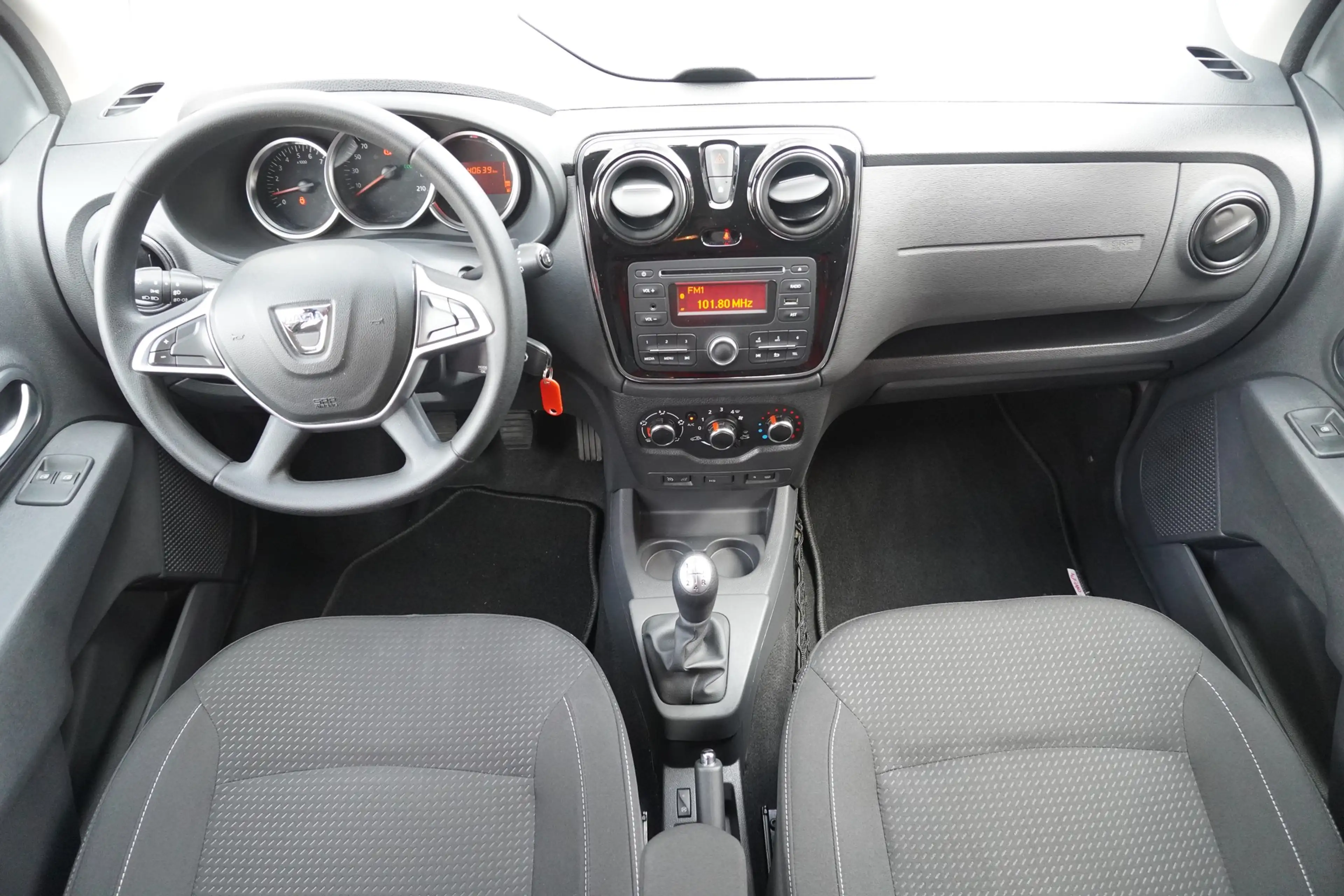 Dacia Lodgy 1.6 SCe Comfort Tempomat AHK PDC Klima USB — photo 11