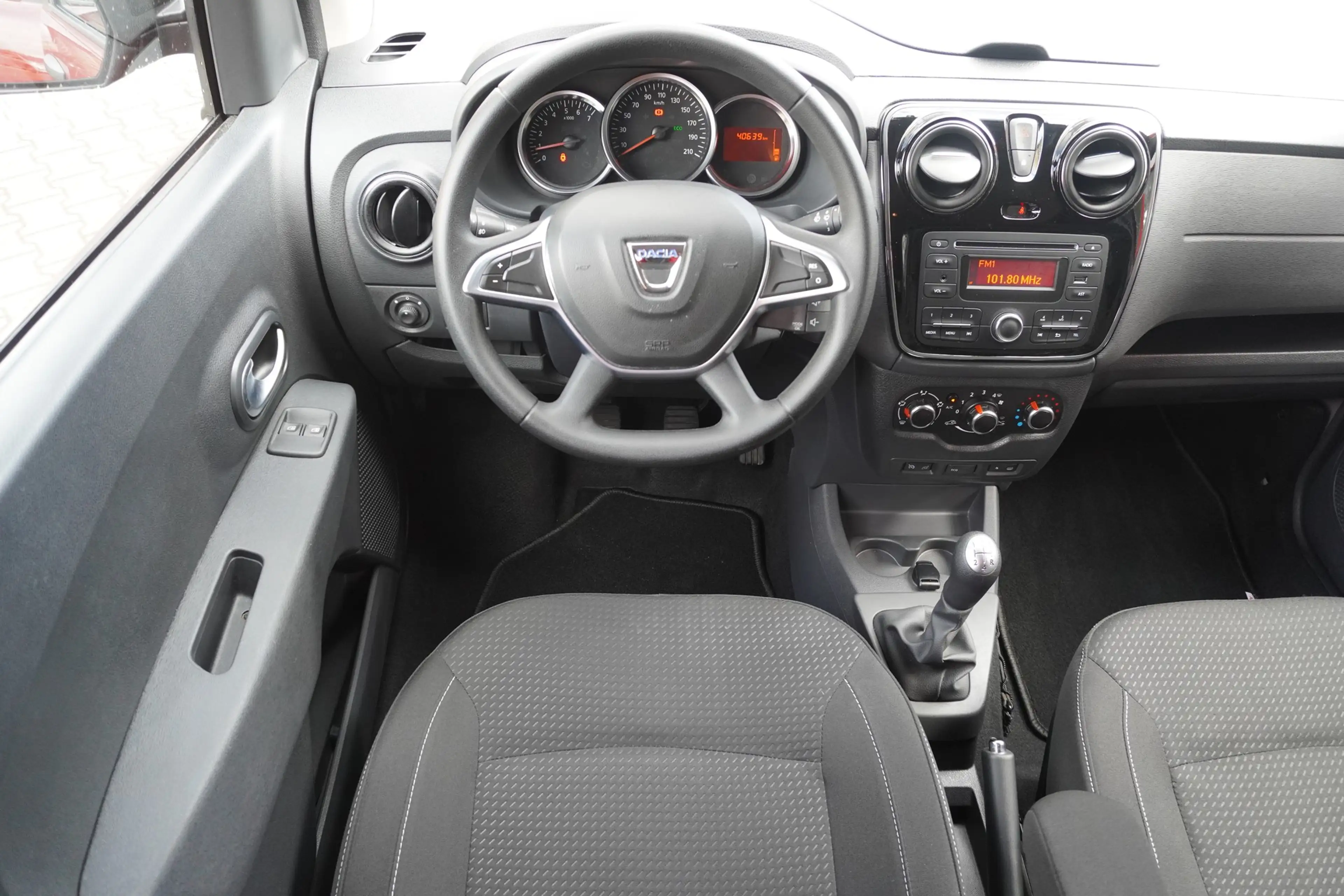 Dacia Lodgy 1.6 SCe Comfort Tempomat AHK PDC Klima USB — photo 12
