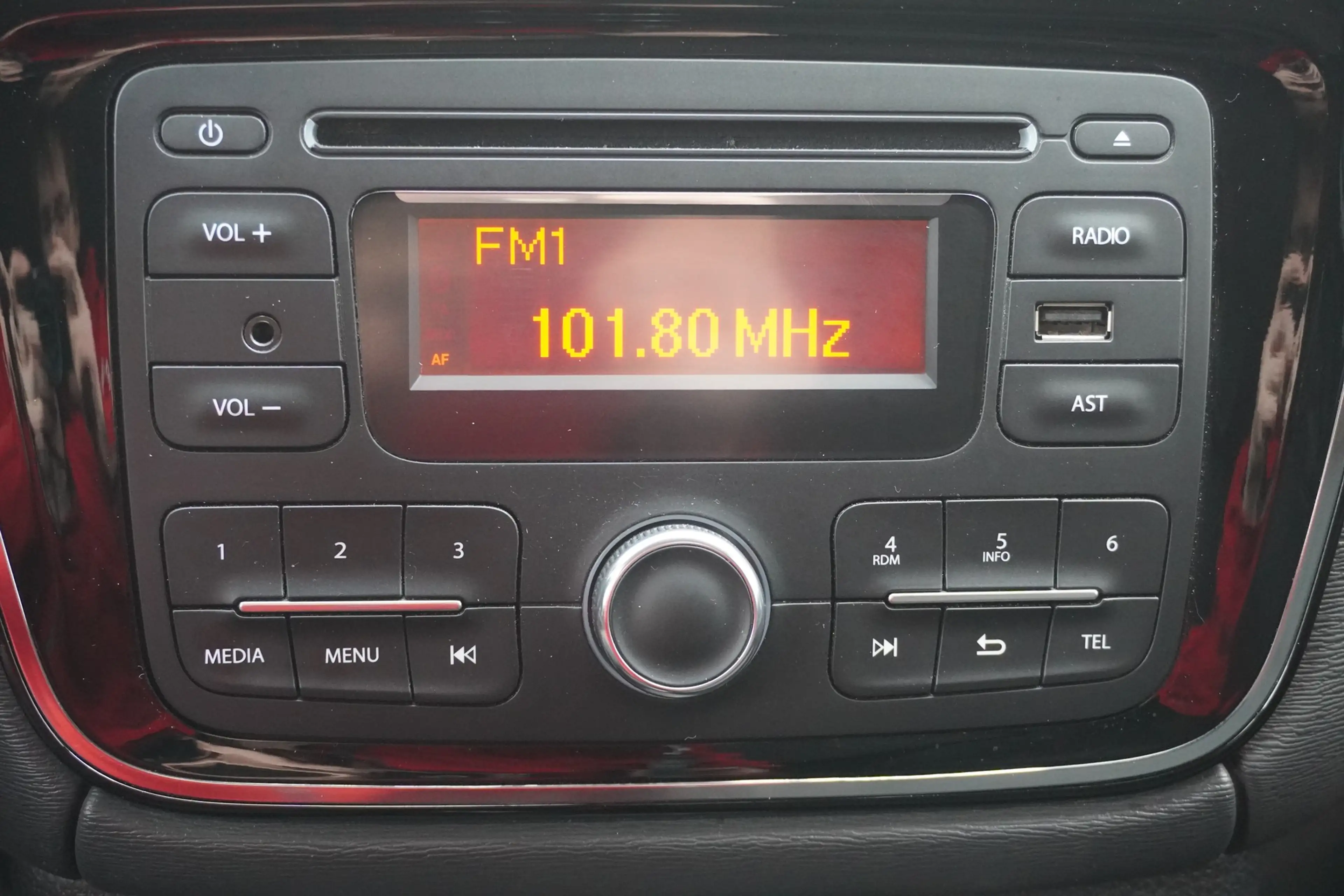 Dacia Lodgy 1.6 SCe Comfort Tempomat AHK PDC Klima USB — photo 13