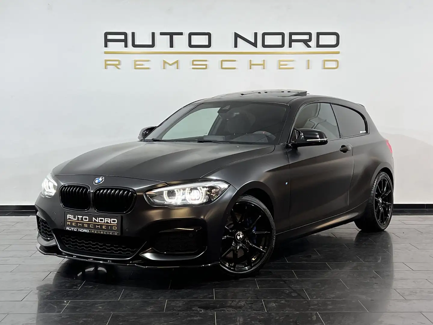 BMW 140 xDrive Special Edition*S.Dach*ohneOPF*LED Černá - 1