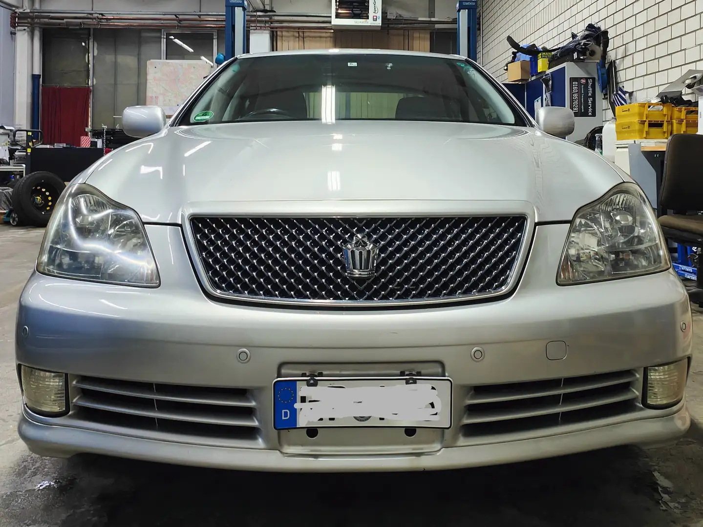 Toyota Crown Athlete GRS182 Zilver - 1