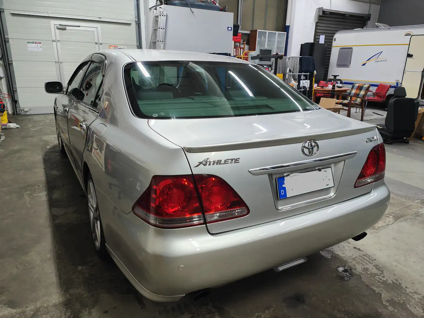 Toyota Crown Athlete GRS182 Gümüş rengi - 2