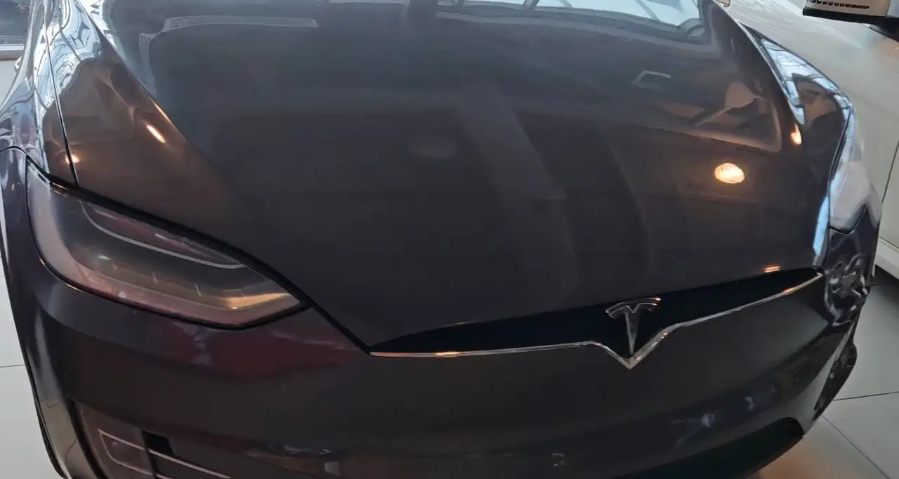 Tesla Model X fotografie Tesla Model X