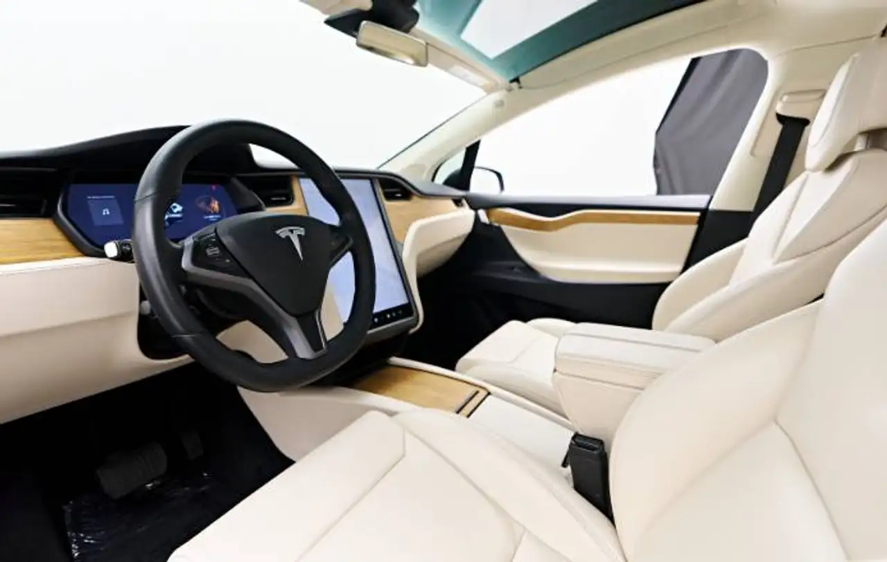 Tesla Model X fotografie Tesla Model X