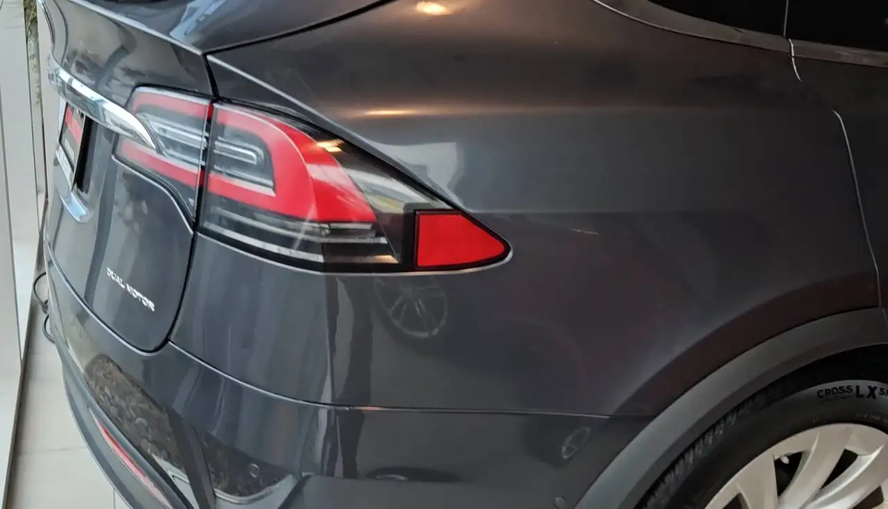 Tesla Model X fotografie Tesla Model X