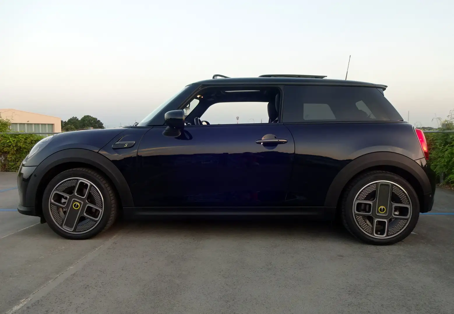 MINI Cooper SE MINI SE Resolute Ed. Premium Plus UPE 44.400 € Schwarz - 2