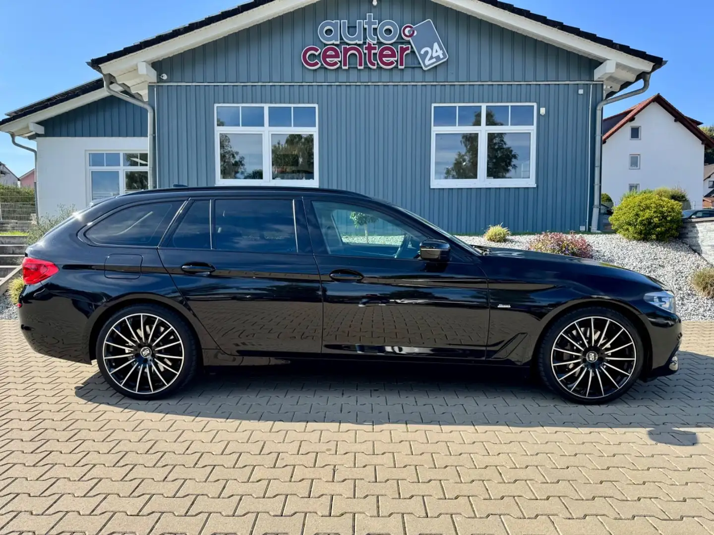 BMW 530 d Sport Line°HeadUp°LED°AHK°20 Zoll° Schwarz - 2