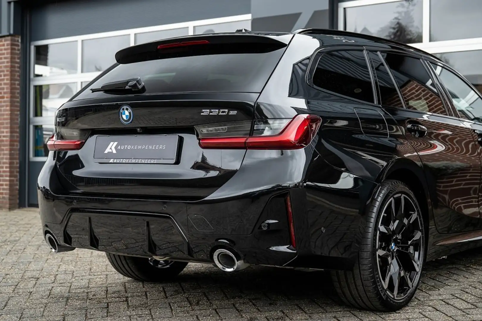 BMW 330 3-serie 330e xDrive M Sport LCI | Facelift | Shado Zwart - 2