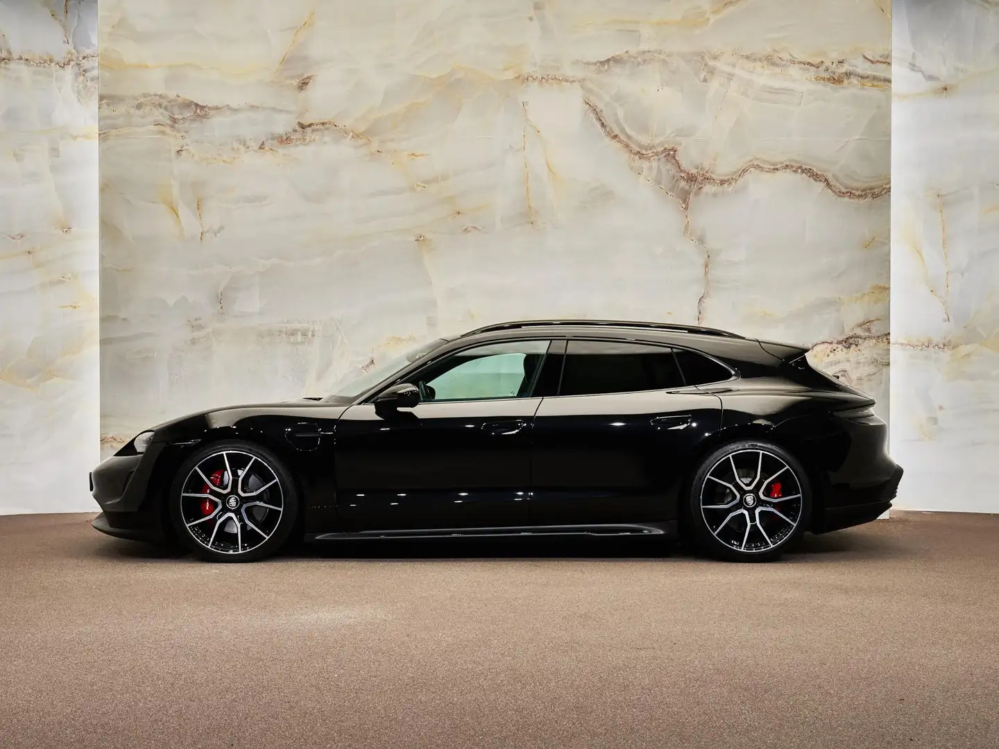 Porsche Taycan Sport Turismo, NL-auto, 1e eig., Clanck audio, pan Zwart - 2