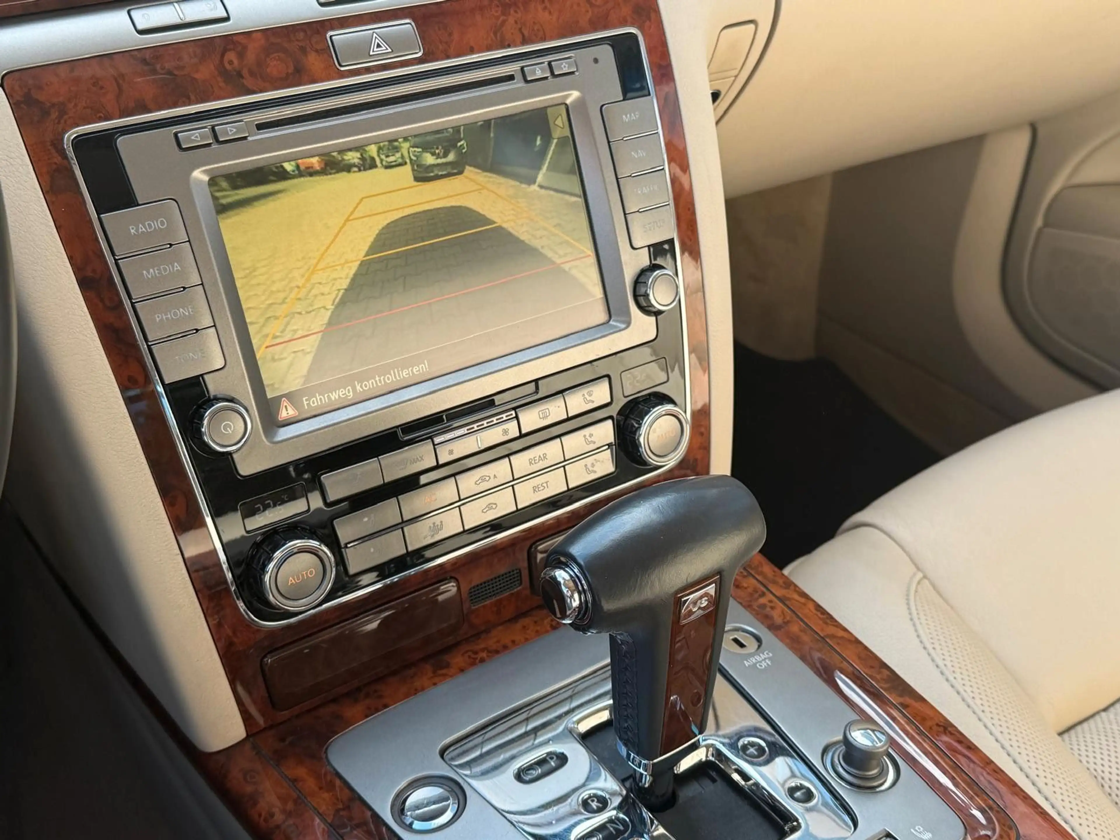 Volkswagen Phaeton V6 TDI 5-Sitzer 4Motion — photo 16