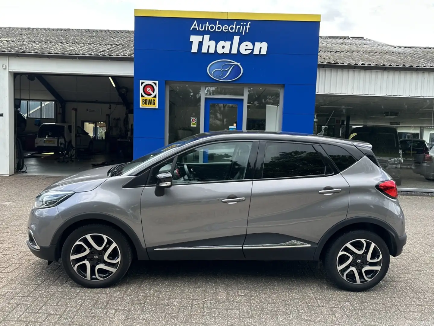 Renault Captur 1.2 TCe Xmod Grijs - 2