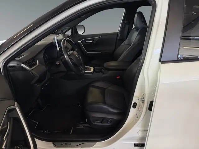 Toyota RAV4 view 10